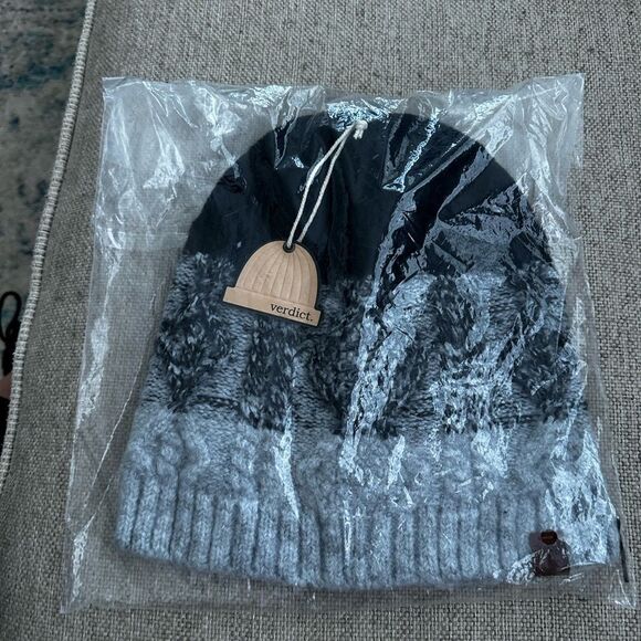 NWT VERDICT Never Just Black Or White Beanie - Picture 2 of 5
